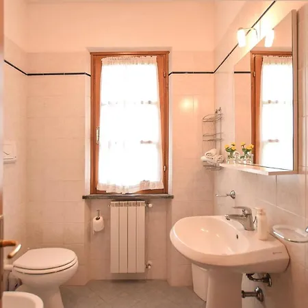 3 Bedroom Cozy In Holiday home Massarosa