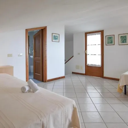 3 Bedroom Cozy In Massarosa